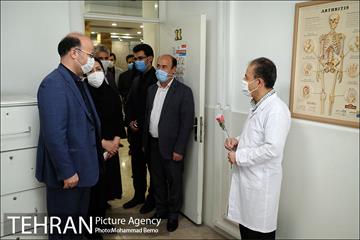 بازدید شهردار منطقه شش از بیمارستان فیروزگر و شرکت شهر سالم 1