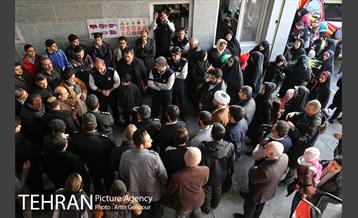 ادای احترام سرکلانترغرب تهران ومردم به شهدای آتش نشان ساختمان پلاسکو‎ 14