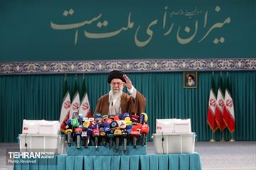 حضور رهبر انقلاب در دور دوم انتخابات مجلس شورای اسلامی 1