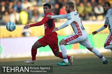 دیدار پدیده و پرسپولیس در لیگ برتر فوتبال 13