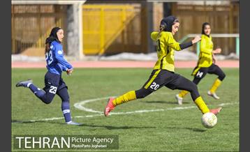 دیدار تیم‌های فوتبال بانوان البرز و سپاهان 9