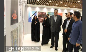 بازدید پیروز حناچی شهردار تهران از هفدهمین نمایشگاه عطر سیب 1