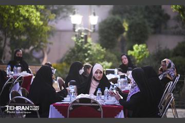ضیافت افطاری با حضور خانواده های معزز شهدا 13