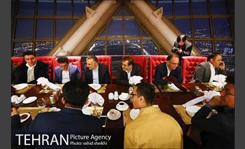 بازدید مهمانان خارجی سی و دومین نمایشگاه بین المللی کتاب تهران از برج میلاد  18