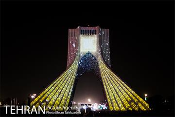 سیمرغ صلح بر برج آزادی 7