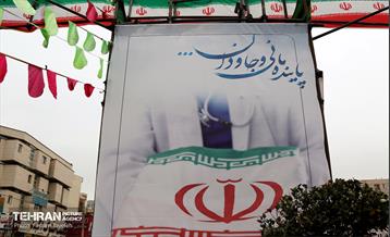 پرچم افتخار در ایام الله دهه فجر ۱۴۰۰ منطقه ۵