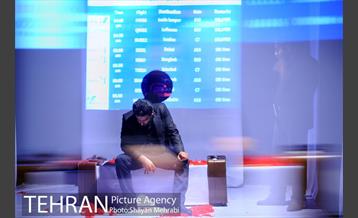 نمایش "او فقط خسته بود" 16