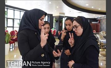 رستوران پردیس قلهک با پرسنل ناشنوا  33