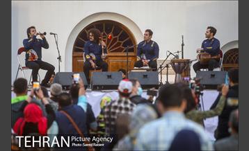 اجرای گروه موسیقی سورنای در باغ فردوس 18