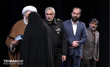 آیین تجلیل از ناشران آثار مادران و همسران شهید 17