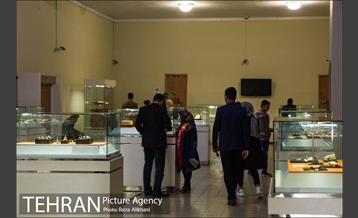 گشت و گذاری در موزه‌های ملی، آبگینه و نقاشی 27