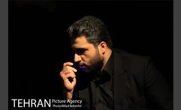 نمایشنامه خوانی او فقط خسته بود‎ 8