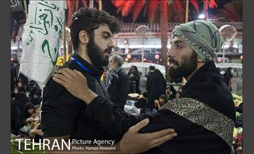 عزاداری عزاداران امام حسین (ع) در بین الحرمین 27
