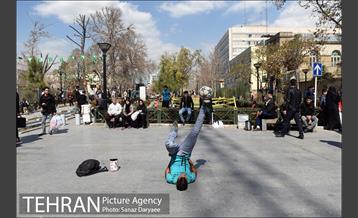 خیابان پانزده خرداد در روزه های پایانی سال‎ 22