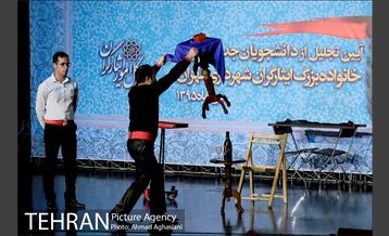 مراسم تجلیل از دانشجویان خانواده های ایثارگران شهرداری 14