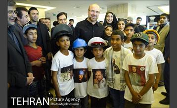 ‪ بازدید دکتر قالیباف از نمایشگاه برج میلاد و دیدار با کودکان کار‬ 2