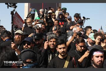 اقامه نماز بر پیکر آقای شهید ایران - 1 39