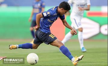 دیدار تیم‌های فوتبال استقلال و گل‌گهر 8