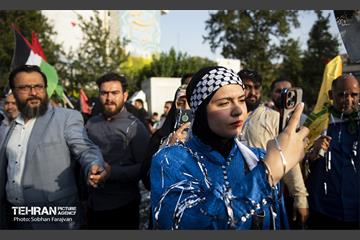 استقبال از خانواده شهدای غزه در میدان فلسطین تهران 19