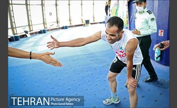 ثبت رکورد پله نوردی در برج میلاد 20