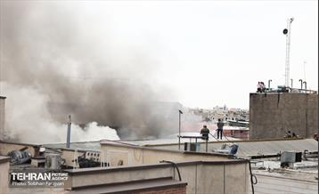 آتش‌سوزی انبار چسب در بازار تهران 25