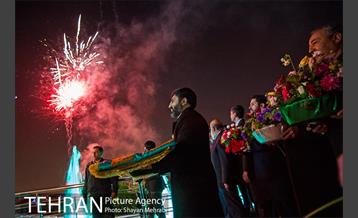 اهتزاز پرچم مسجد جمکران در برج میلاد 3