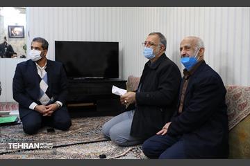 حضور شهردار تهران در منزل خانواده شهید عبدالله باقری 4