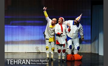 نمایش «یک سیب برای دو نفر»‎ 2