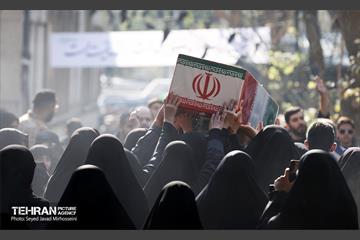 تشییع پیکرهای ۱۰۰ شهید گمنام از مقابل دانشگاه تهران 7