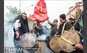 راه پیمایی مردم تهران در روز اربعین  23