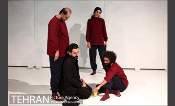 نمایش گریز از مرکز 22