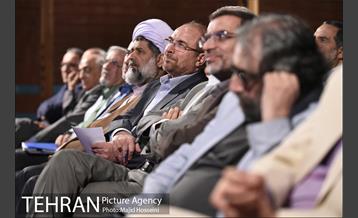 دیدار شهردار تهران با هنرمندان و رونمایی از قرآن خطی 14