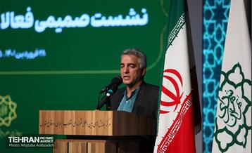 نشست صمیمی فعالان فرهنگی و اجتماعی با شهردار تهران 16