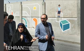 بازدید اعضا شورای شهر از دیوارنگاری جدار مترو خزانه 13