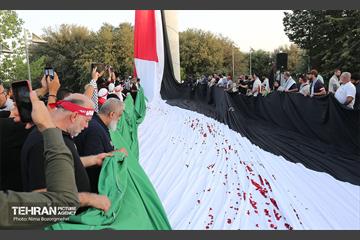 اهتزاز بزرگترین پرچم فلسطین جهان در تهران 18