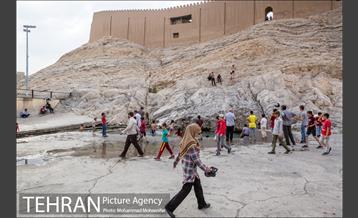 آبتنی تابستانی در چشمه علی 15