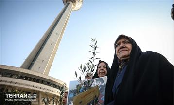 کاشت نهال به یاد شهدا در برج میلاد 11