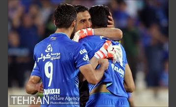 دیدار تیم های فوتبال استقلال و سپاهان