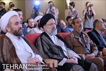 اهدای مدال های دانشجویان نخبه به مقام معظم رهبری 9