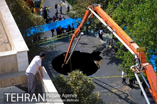 ریزش بخشی از خیابان پیامبر اتوبان ستاری -2 14