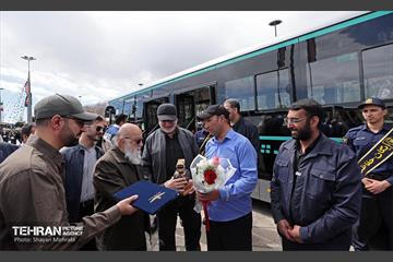 رونمایی از ۵۰ اتوبوس برقی و ۳۵ اتوبوس دوکابین 33