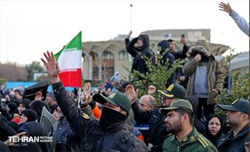 تشییع پیکر ۱۰۰ شهید مردمی و مدافع امنیت در تهران - 1 1