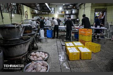زائران مراسم وداع با آقای شهید ایران در زائرشهرهای منطقه ۱۳ 26