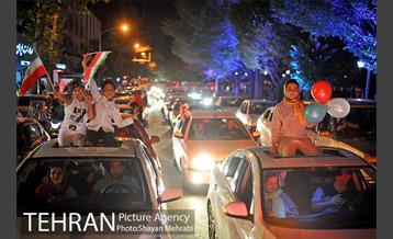 شادی خیابانی مردم بعد از پیروزی تیم ملی ایران 38