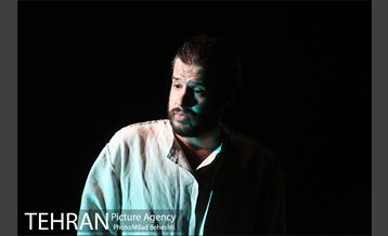 نمایش چرا که صدای تو با صدای من آشناست‎ 7