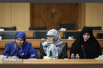 دیدار شهردار تهران با جمعی از زندانیان انقلابی سال ۵۷ 17