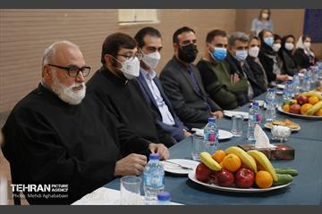 نشست صمیمانه شهردار منطقه 8 با نخبگان جامعه ارامنه 17