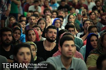 تماشای بازی تیم های ملی ایران و اسپانیا در پردیس سینمایی چارسو  16