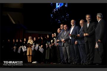 آیین گرامیداشت مقام شامخ معلم و تجلیل از معلمان نمونه منطقه ۱۷  14