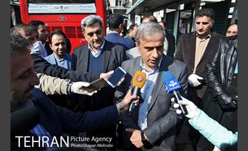 بازدید شهردار تهران از عملیات ضد عفونی کردن اتوبوس های شهری 13